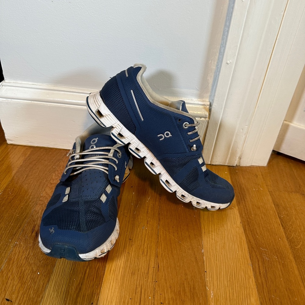 On Cloud 5 Running Shoes. Blue Women’s 6.5.